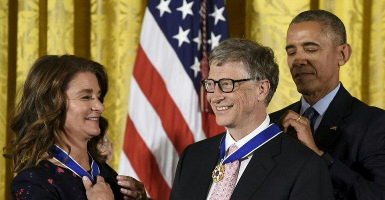 Gates med fru får medalj av Obama bill medal