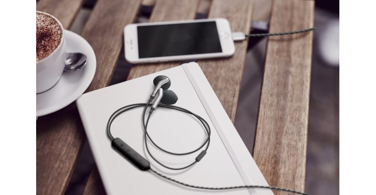 www Libratone q adapt inear lifestyle 1