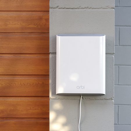 Wi-Fi utomhus med Orbi Outdoor Satellite