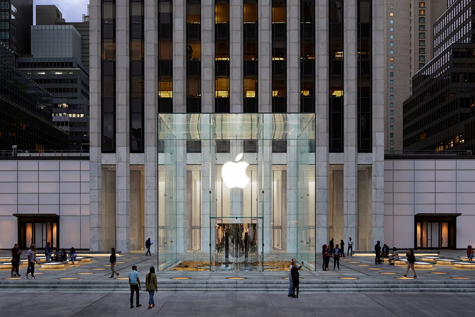 Apple rapporterar rekordresultat för fjärde kvartalet Apple Store fifth avenue new york redesign exterior 091919