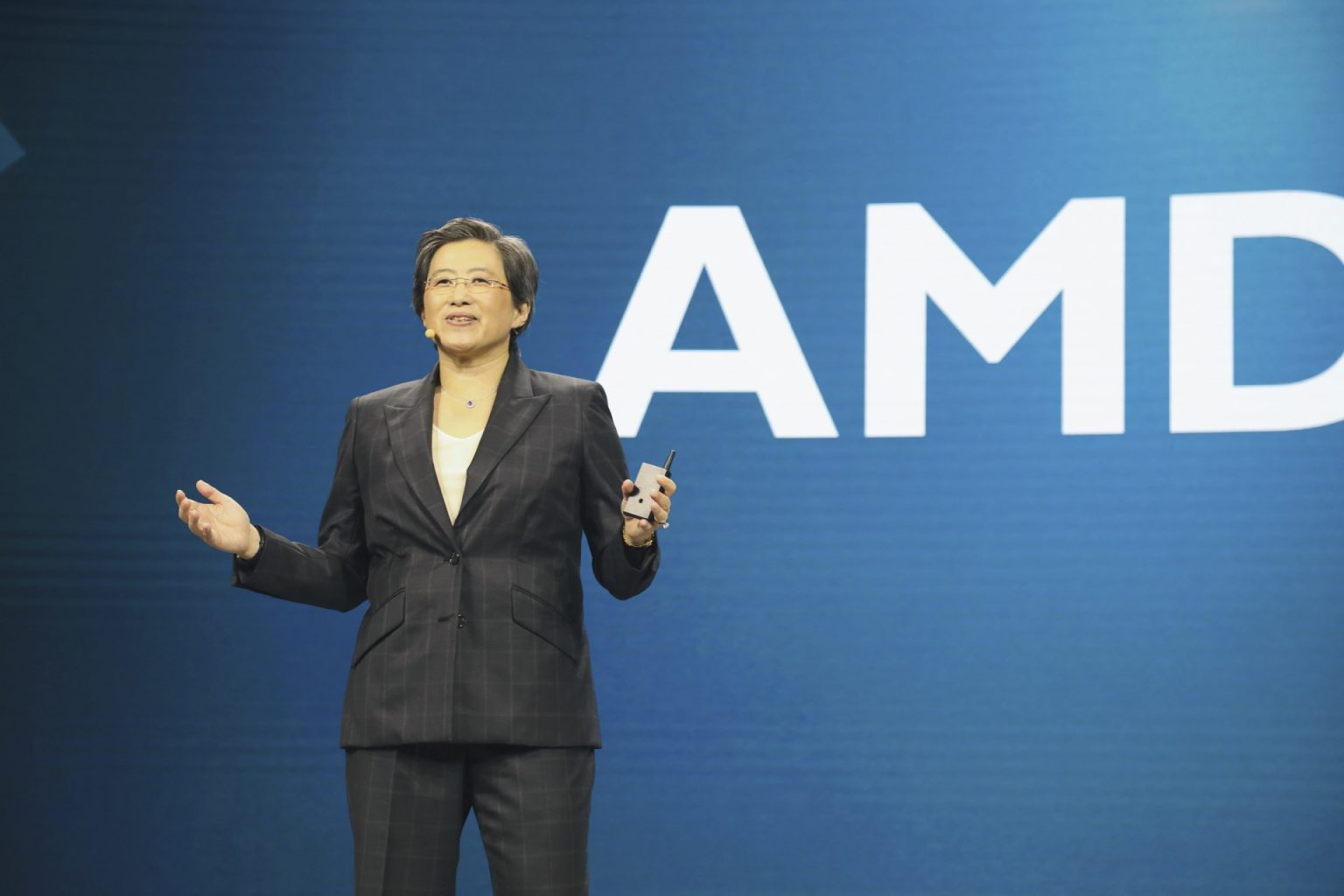 AMD Epyc 2 – En ny kung på servertronen 01 LIsa