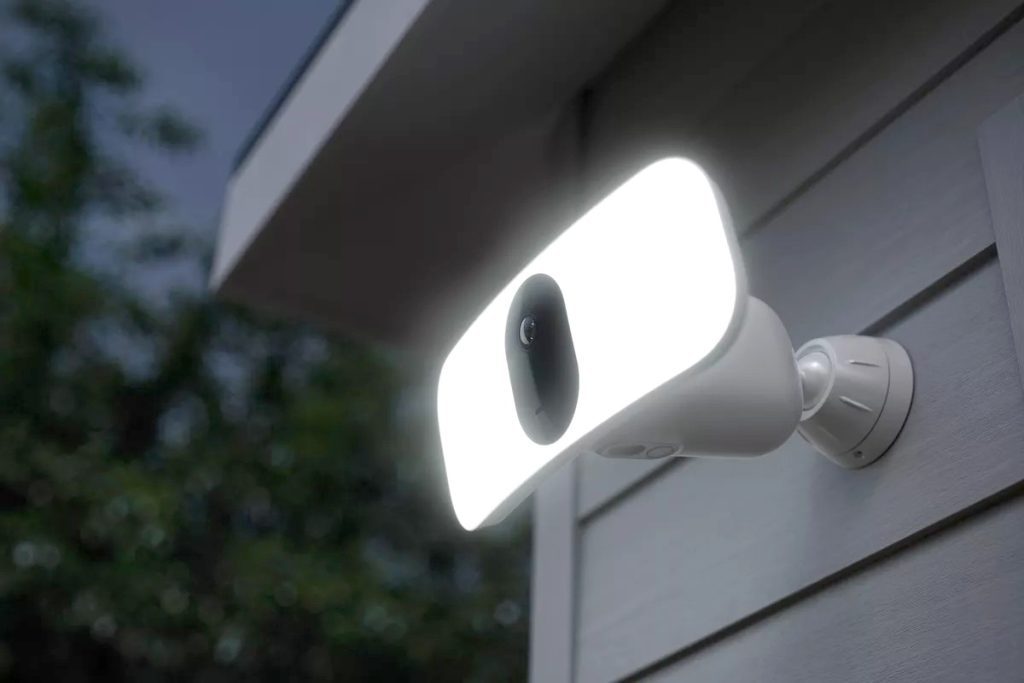 Arlo lanserar strålkastarkamera i Sverige Arlo Pro 3 Floodlight