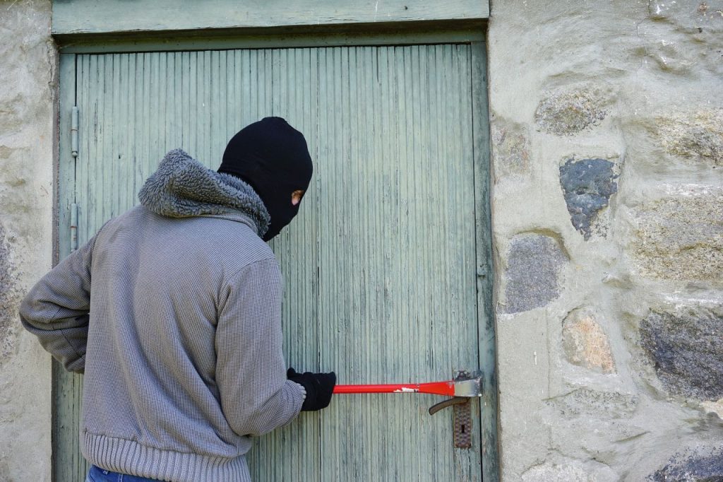Tips: Så skyddar du dina värdesaker thief 1562699 1920 web