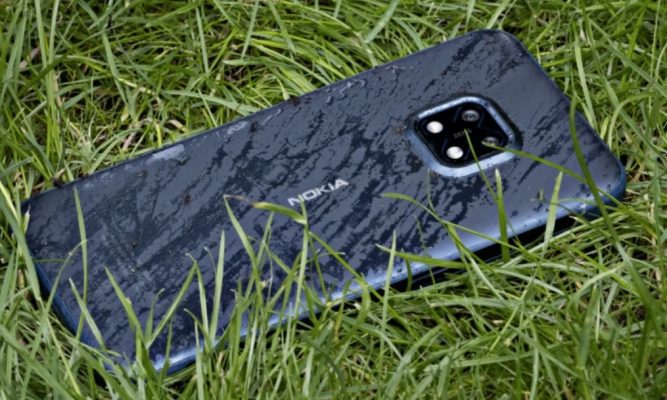 Test: Nokia XR20 5G Rugged Nokia XR20 5G rugged – i gräset