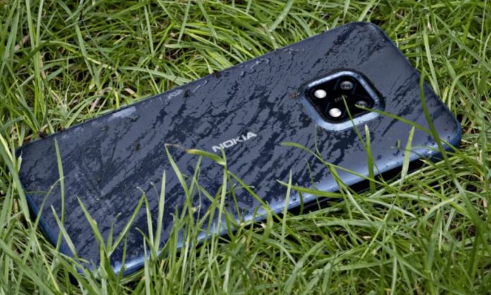 Nokia XR20 5G rugged – i gräset Nokia XR20 5G rugged – i gräset