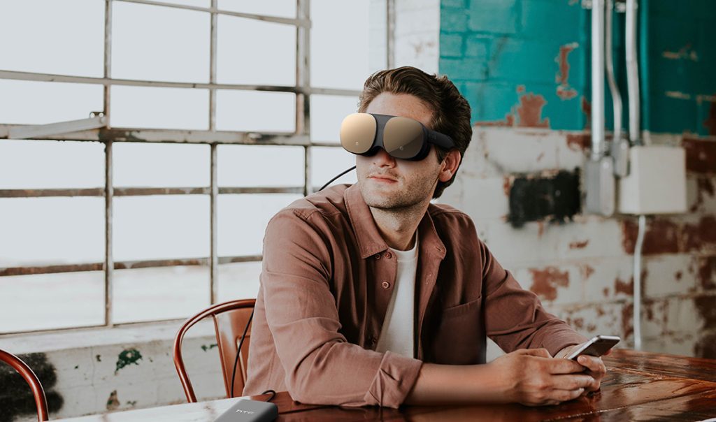 Idag lanserar HTC nya VR-glasögon HTC Vive Flow