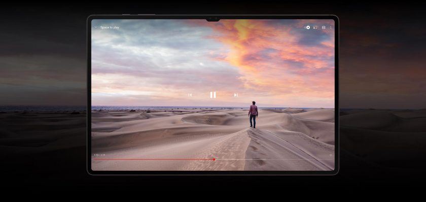 Samsung Galaxy Tab S8 Ultra WiFi - plattan visar en film