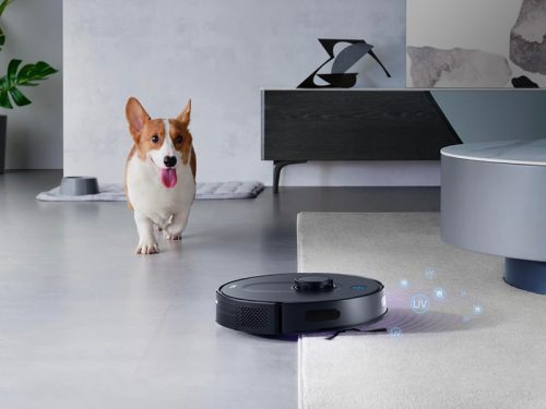 TCL Sweeva 6500 – robot på matta och en hund